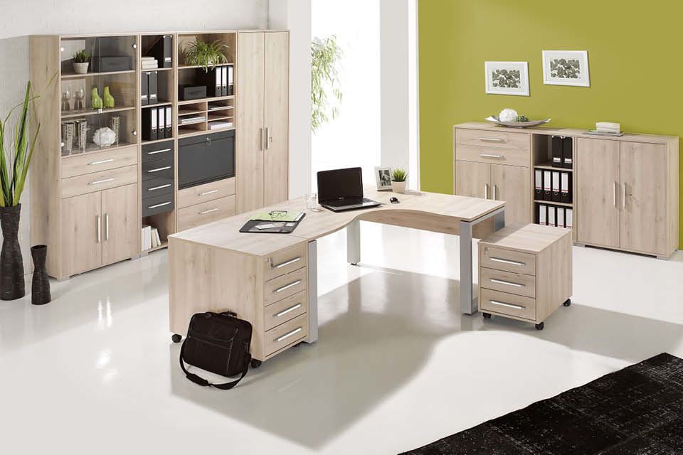 Büroeinrichtung Holz Eckschreibtisch mit Schubladen Aktenschränke groß und klein