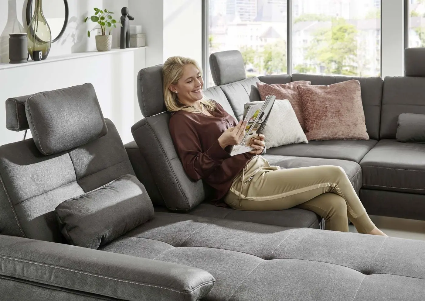 Wohnlandschaft couchliebe. LS23 Bars geprägter Microfaser steel mit Zusatzfunktionen Wohnlandschaft LS23 Bars geprägter Microfaser steel mit Zusatzfunktionen couchliebe.