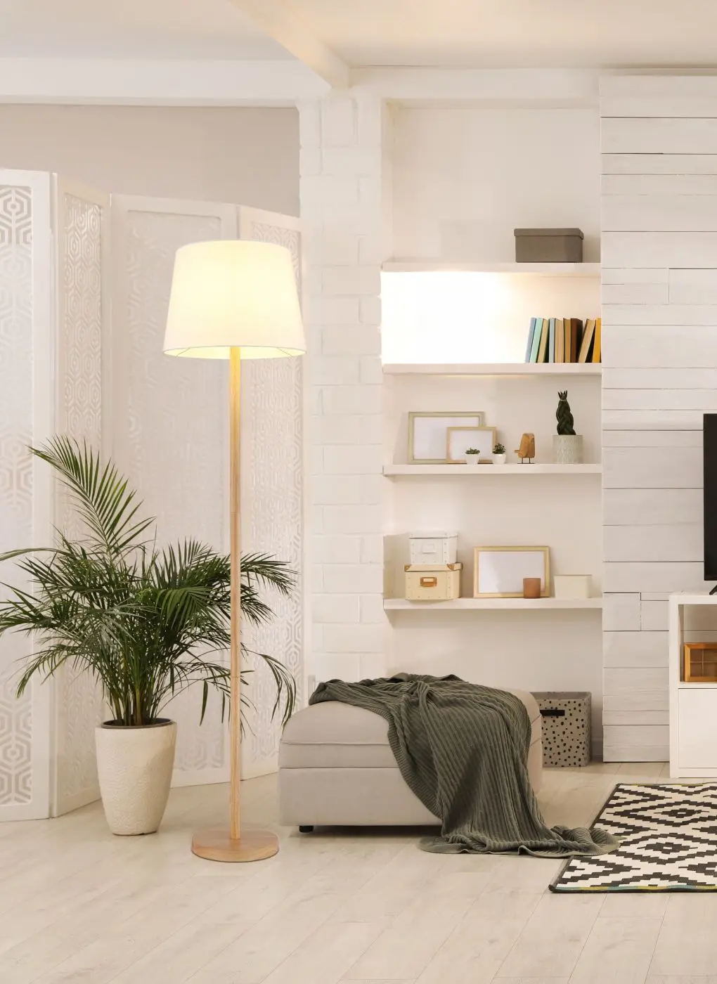 Stehleuchte Joris Holzoptik