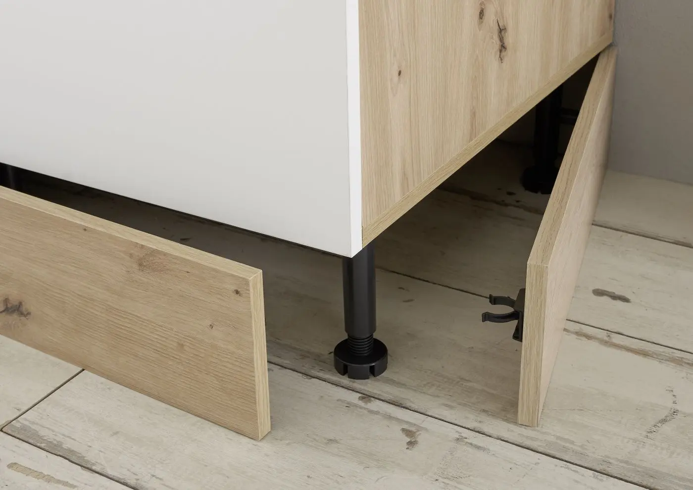 Küchenblock Stuttgart weiß/Artisan Eiche mit E-Geräten Küchenblock Stuttgart weiß/Artisan Eiche mit E-Geräten