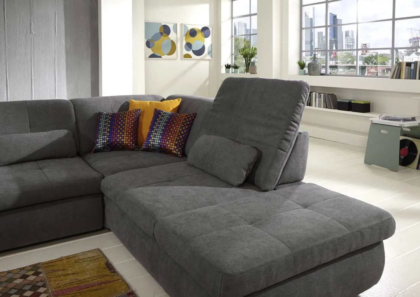 Wohnlandschaft KS25 Vincenzo grau mit Zusatzfunktionen couchliebe.