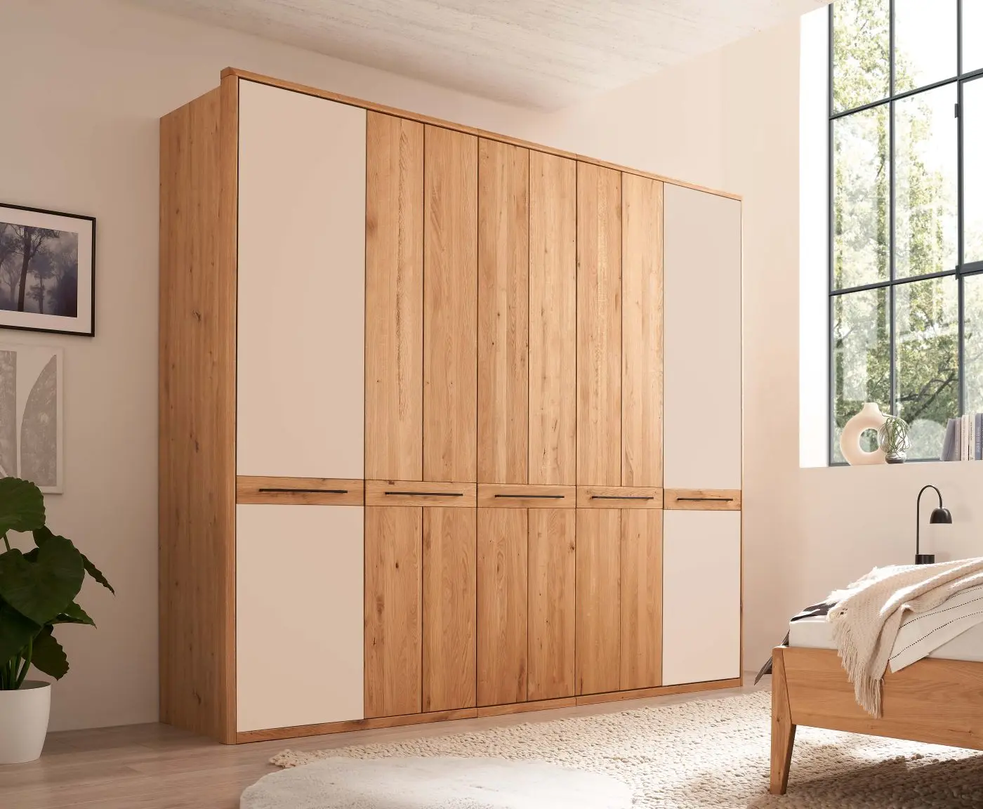 Drehtürenschrank SZ-0831 5-türig Wildeiche teilmassiv/Kaschmirglas