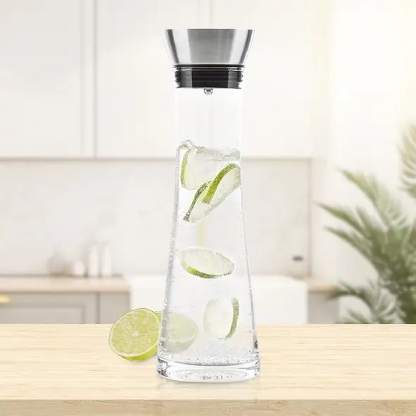 Wasserkaraffe mit Ausgießer