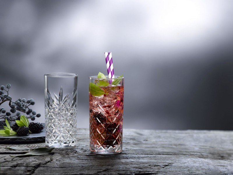 Gläser Cocktail Milieubild  Kristallgläser 