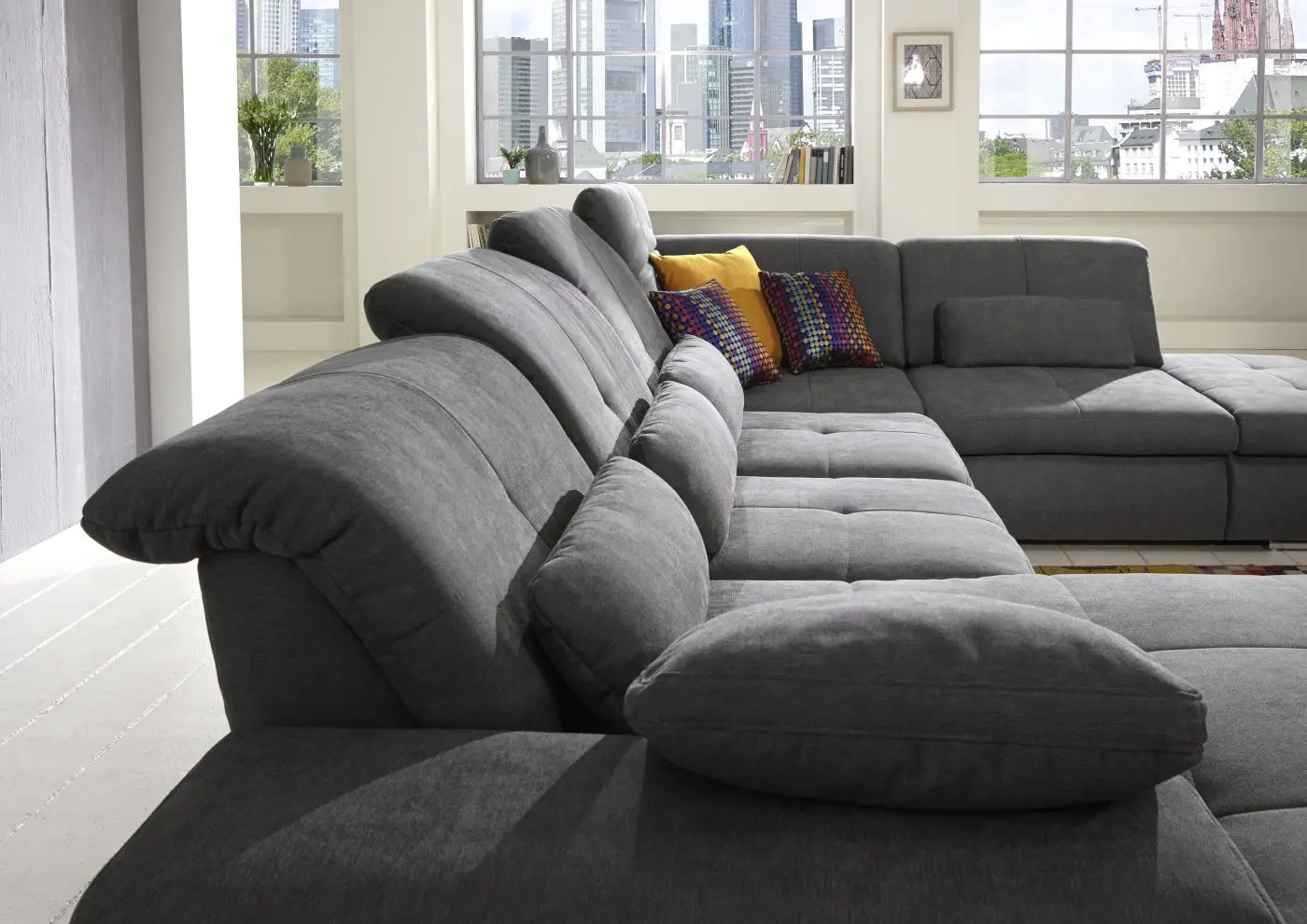 Wohnlandschaft KS25 Vincenzo grau mit Zusatzfunktionen couchliebe.