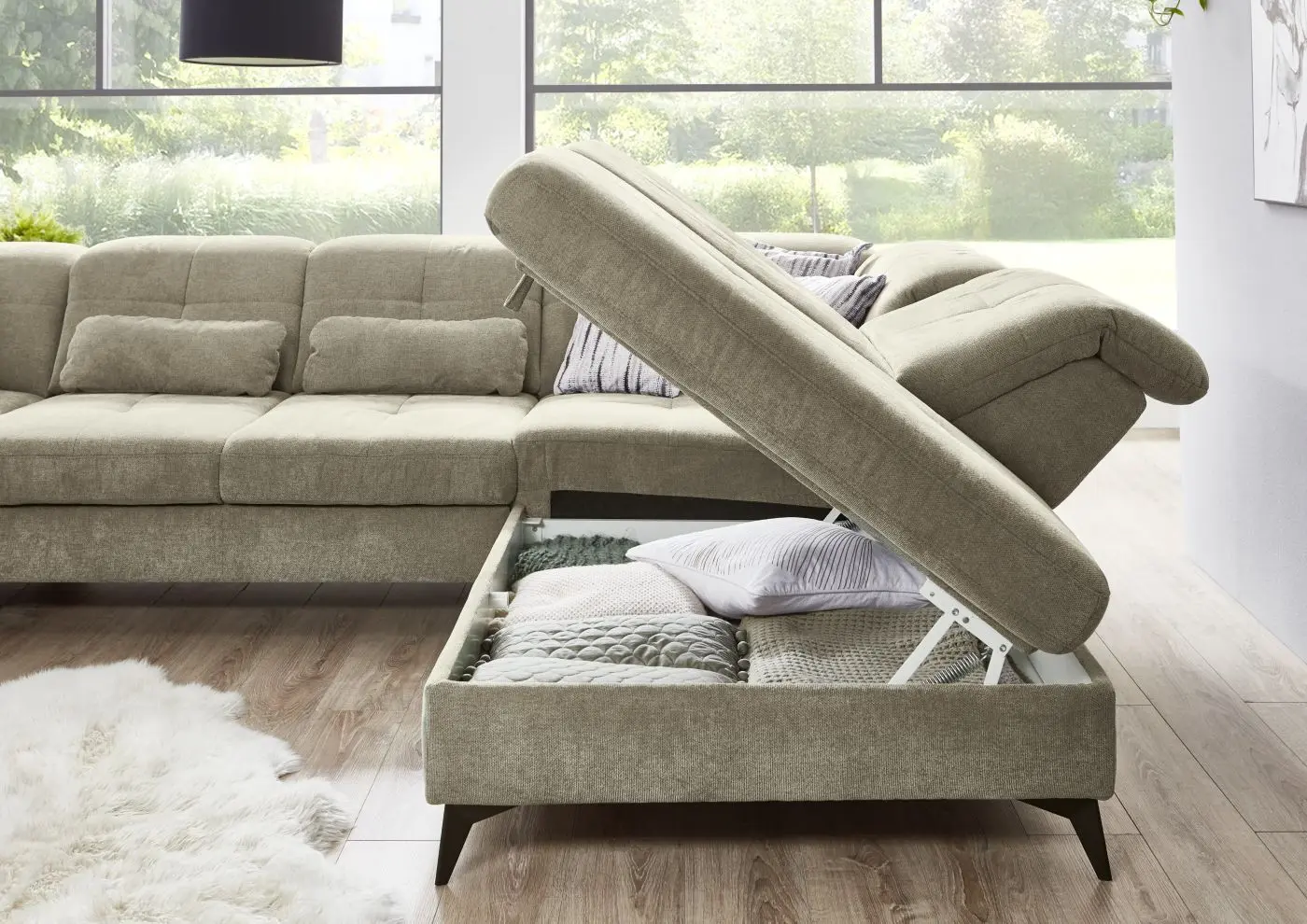 Wohnlandschaft couchliebe. MP-IN24022 mandel mit Zusatzfunktionen