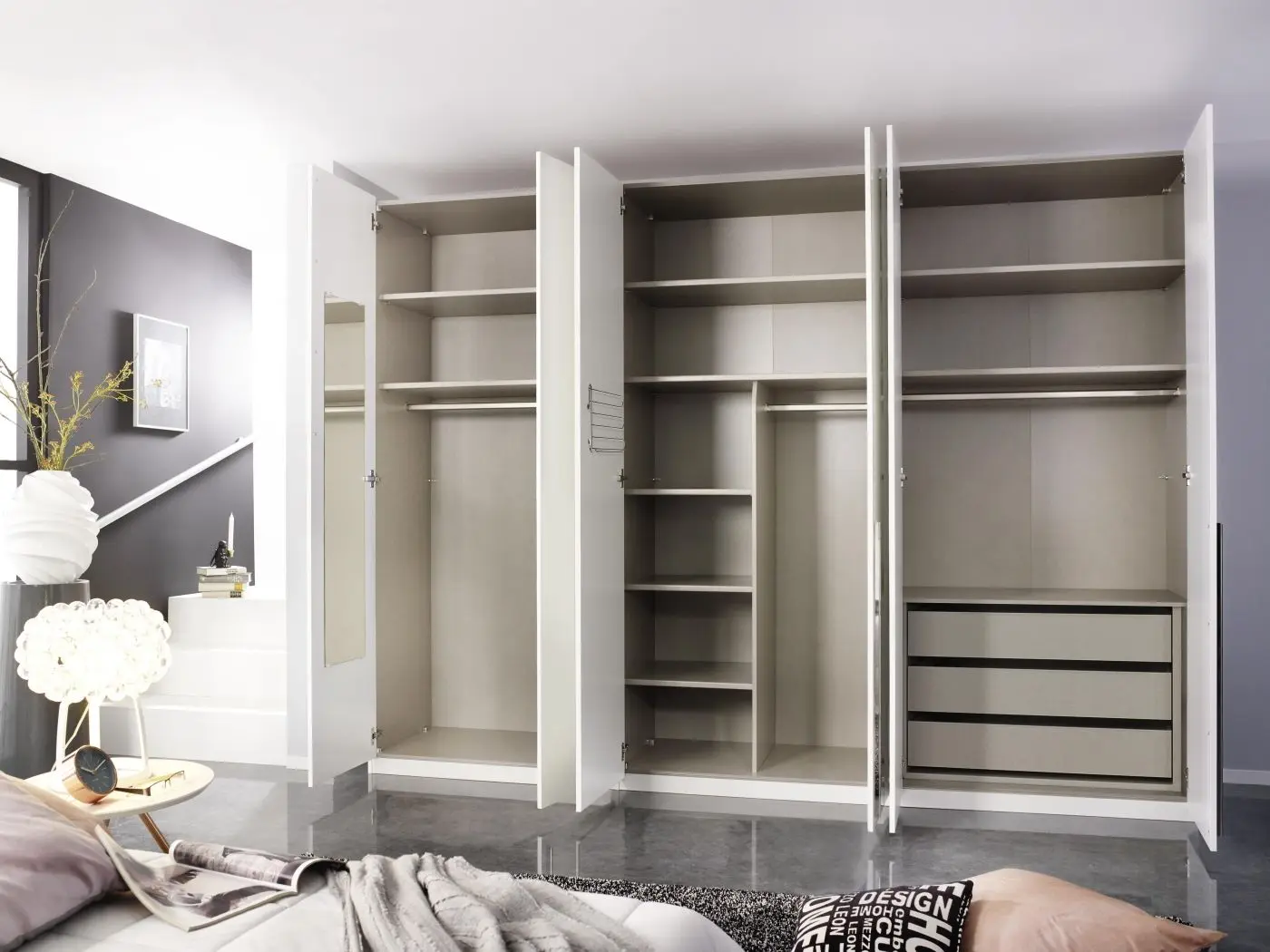 Drehtürenschrank Montclar 6-türig weiß matt