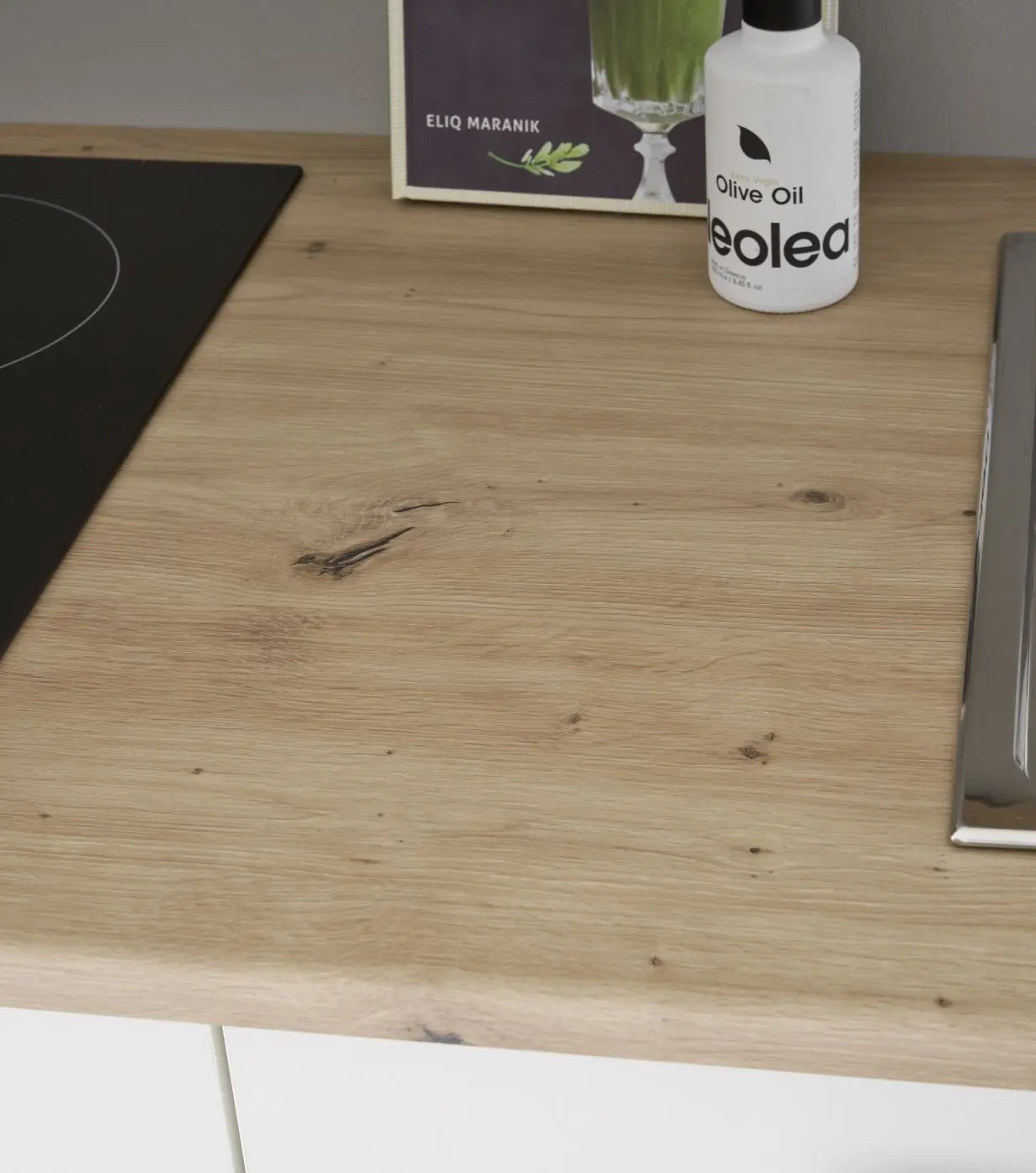 Küchenblock Stuttgart weiß/Artisan Eiche mit E-Geräten Küchenblock Stuttgart weiß/Artisan Eiche mit E-Geräten