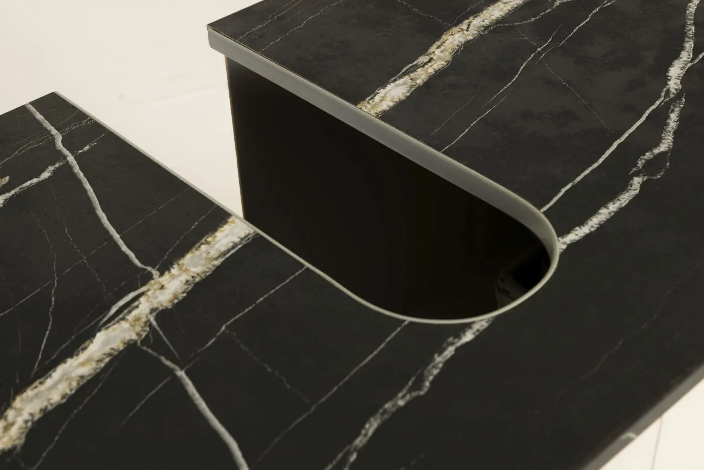 Waschbeckenunterschrank Promessa cashmere/Sahara Marmor