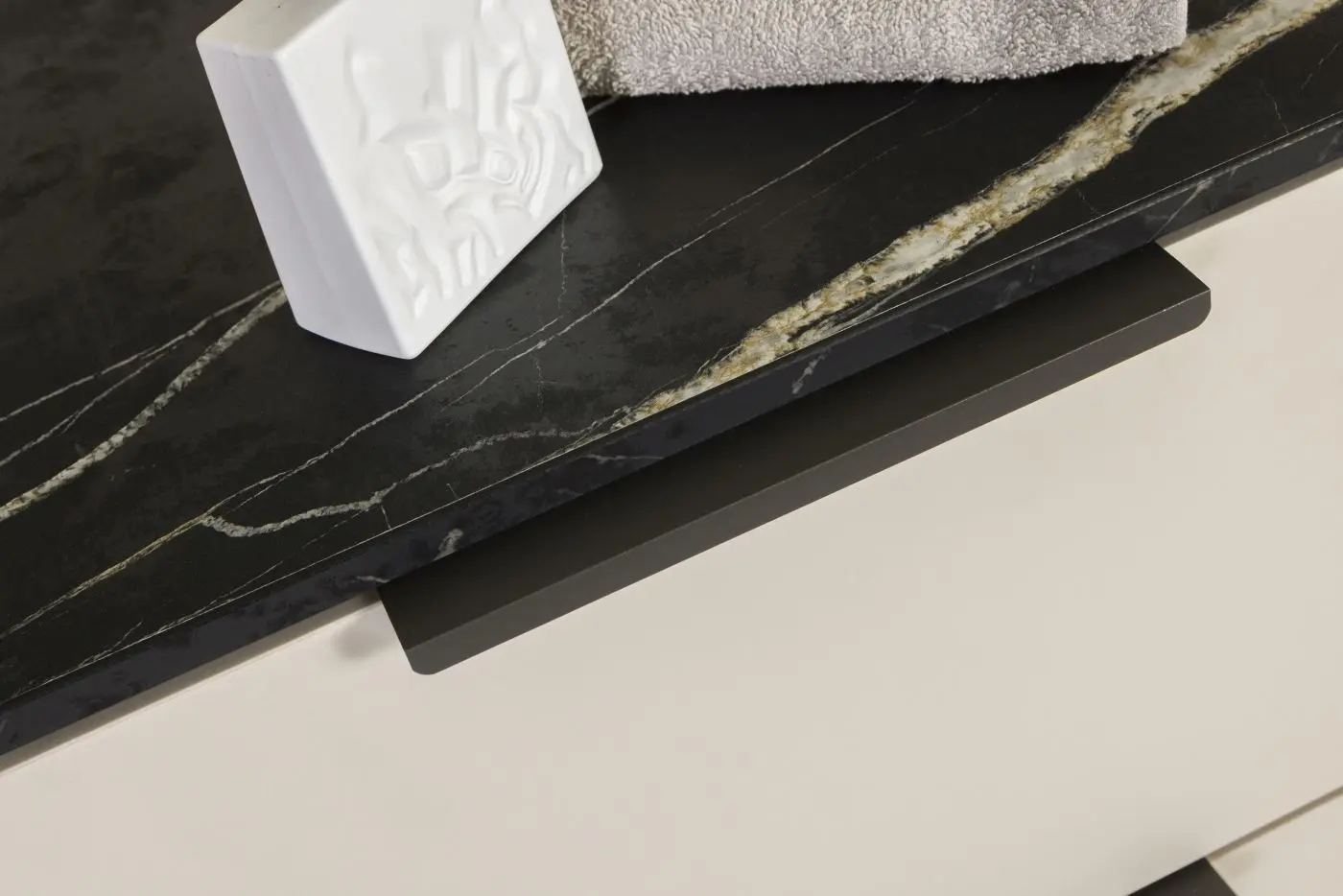 Bad Kommode Promessa cashmere/Sahara Marmor