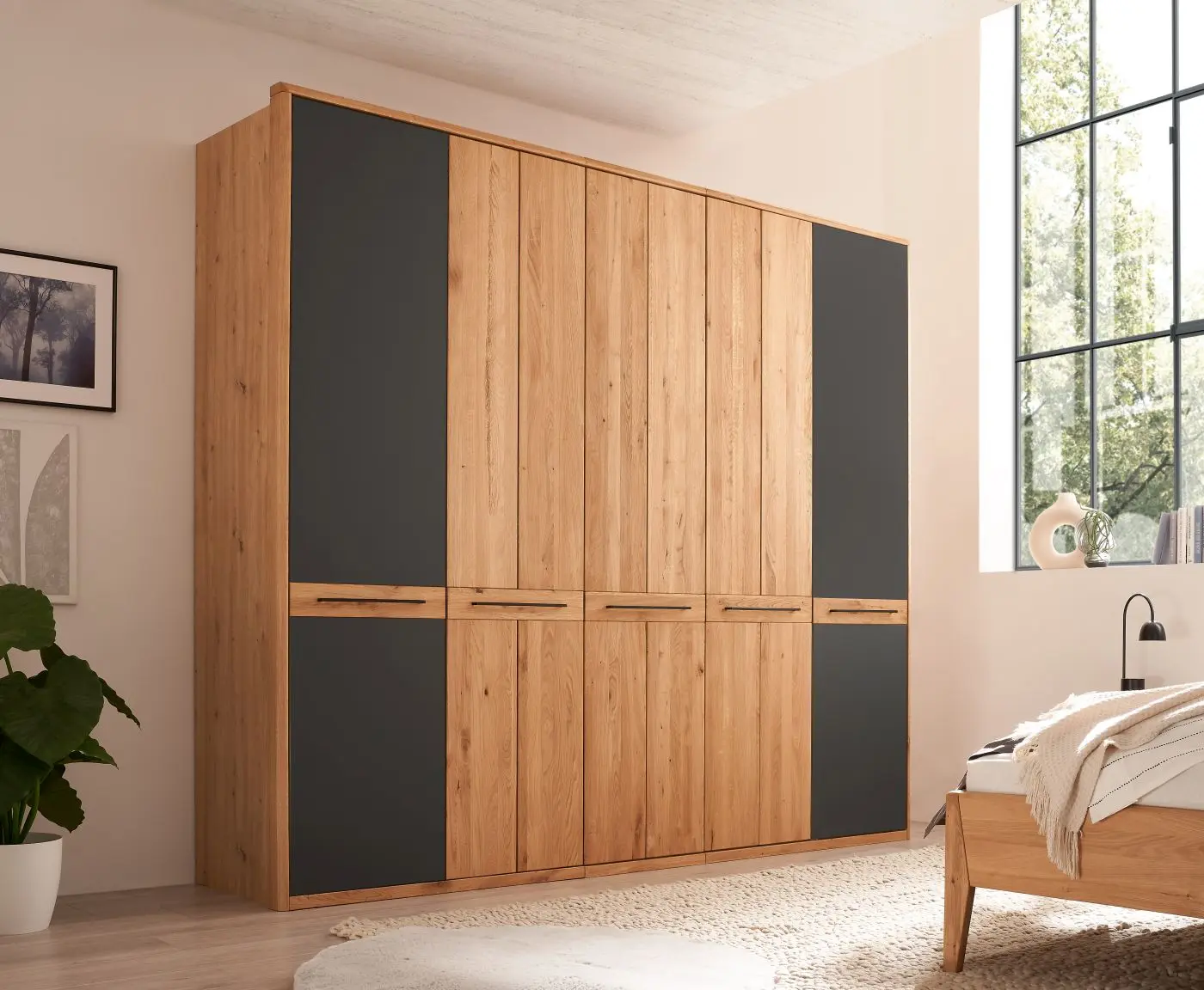 Drehtürenschrank SZ-0831 5-türig Wildeiche teilmassiv/Anthrazitglas