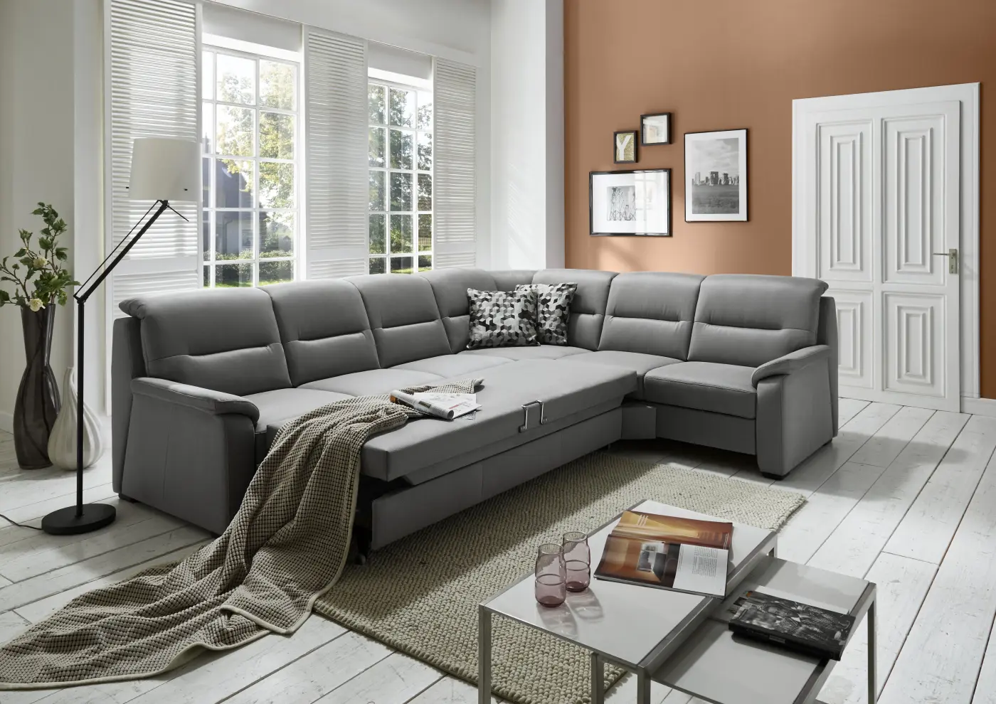 Wohnlandschaft KS4959 Saddle grau mit Zusatzfunktionen couchliebe. Wohnlandschaft KS4959 Saddle grau mit Zusatzfunktionen couchliebe.