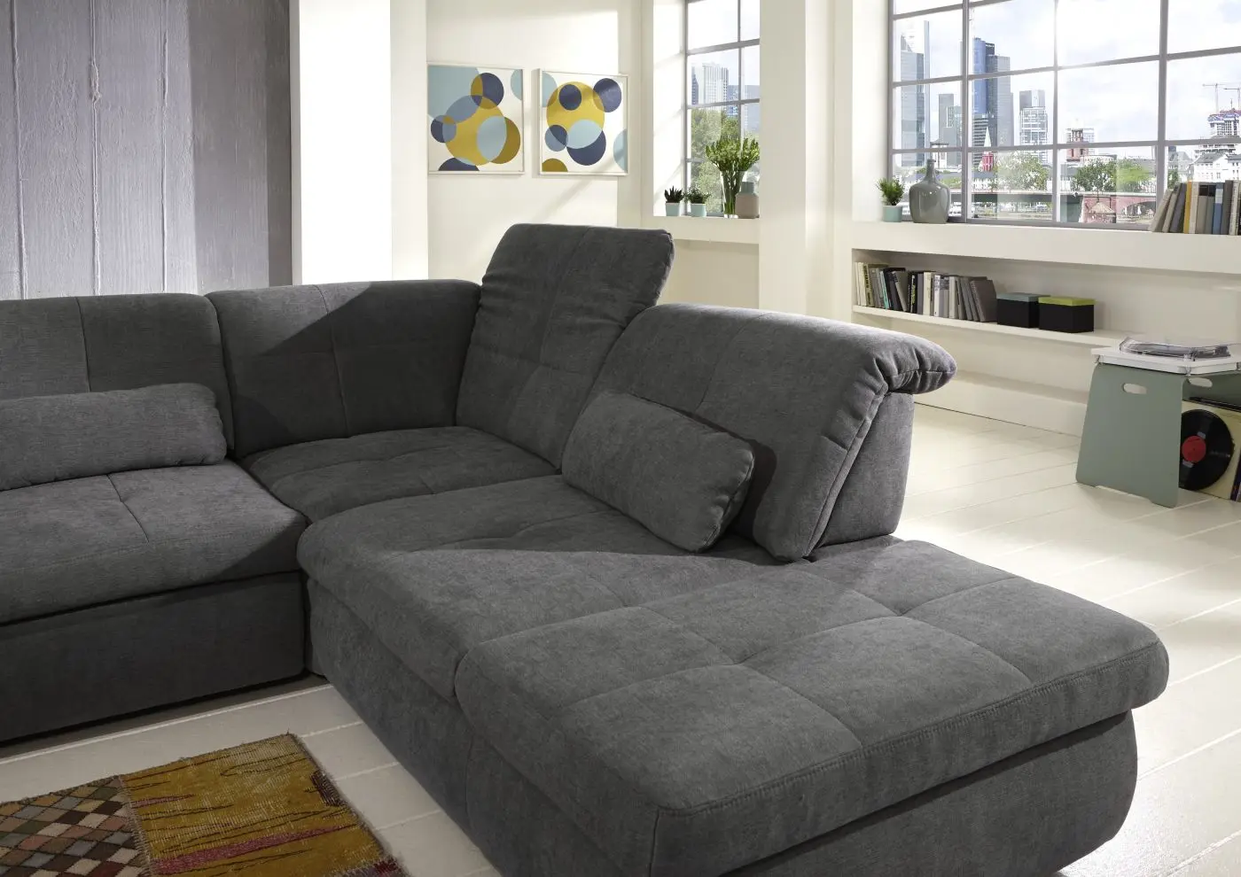 Wohnlandschaft KS25 Vincenzo grau mit Zusatzfunktionen couchliebe.